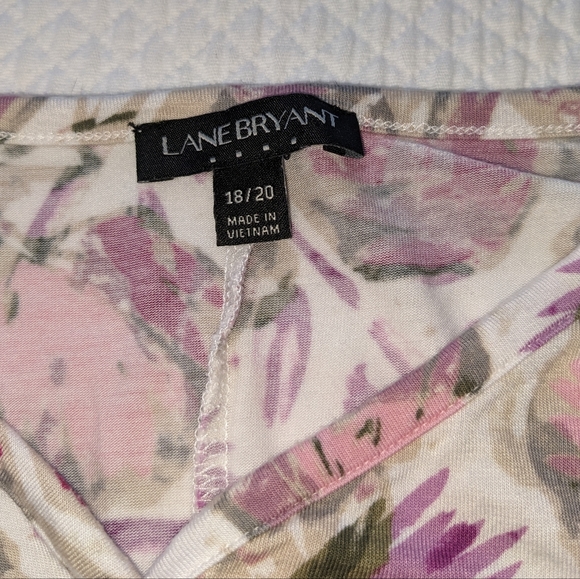 LANE BRYANT Flower V-neck Top - Picture 9 of 10